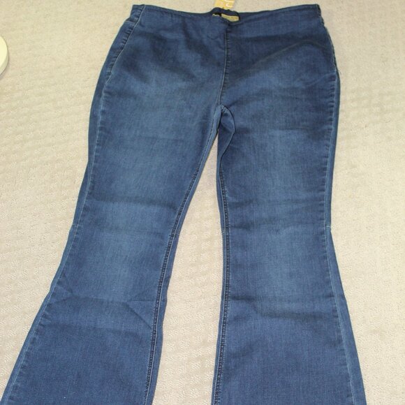 Suzanne Betro Denim Blue Size 14 Casual High Rise Pull On Bootcut Jeans - Picture 1 of 5